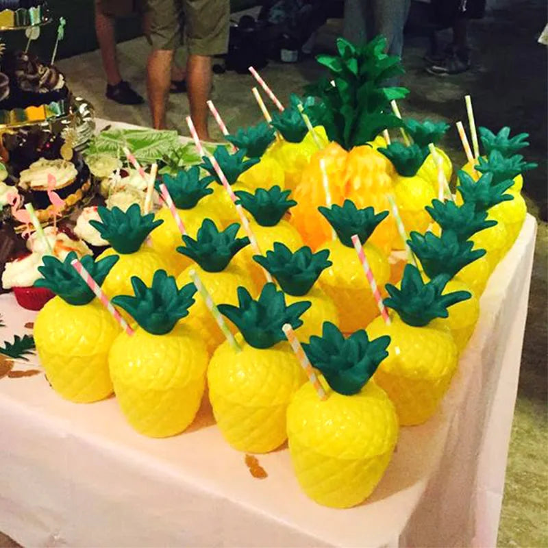Vasos tropicales con forma de piña, coco y fresa para fiestas veraniegas